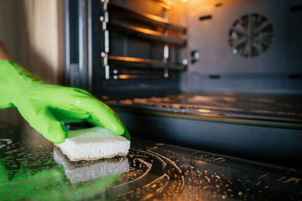 How to Remove Stubborn Oven Grease, Limescale & Bathroom Mould — Expert Methods